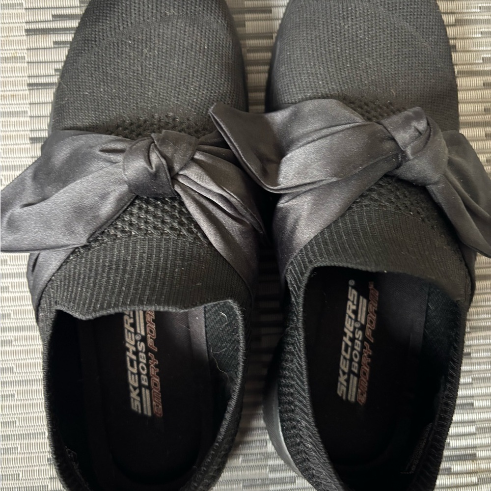 Like New Bobs Skechers Memory Foam Black Slip-On Shoes with Satin Bow size 9.5